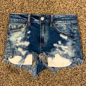 AE DISTRESSED SHORTIE SHORTS!